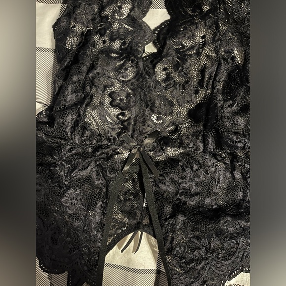 Black lace Halter Top Lingerie🖤 - Picture 2 of 3